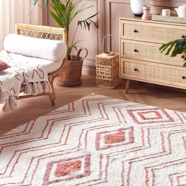 Wyld and Coco Hand-Tufted Cotton Geometric Shag Rug Beige Pink 160 x 230 cm - Size: 160 cm x 230 cm - image 1