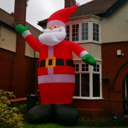 Samuel Alexander GIANT: 20ft (6m) Light up Christmas Inflatable Santa with Raised Arm & 28 LEDs in Red - thumbnail 4