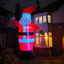 Samuel Alexander GIANT: 20ft (6m) Light up Christmas Inflatable Santa with Raised Arm & 28 LEDs in Red - thumbnail 3