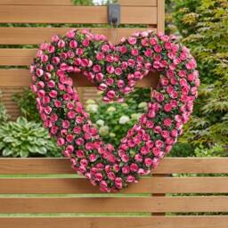 Garden Greatness Jardin Hanging Artificial Rose Heart in Pink