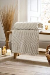 Deyongs Jumbo Hemsworth Chevron Fleece Throw Blanket Super Soft Warm & Cozy 130x170cm in Stone - Size: 130 cm x 170 cm