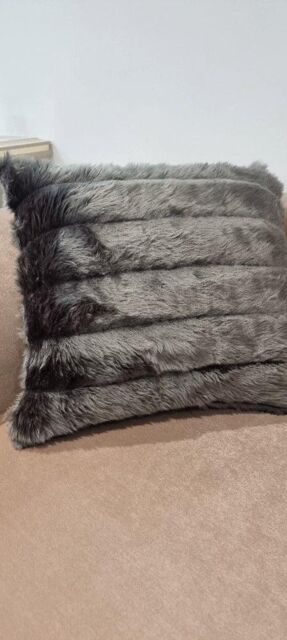 Celebrity Interiors Beluga Grey With Grey Fur 18cm x 18cm - Size: Single - image 1