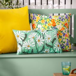 Wylder Daisy Fields Printed Outdoor Cushion in Mint - Size: 30 cm x 50 cm - thumbnail 7