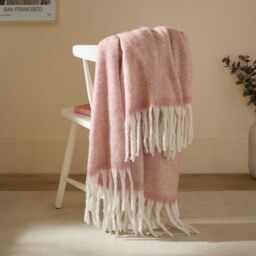 Furn Cozy Woven Tasselled Throw in Pink - Size: 140 cm x 180 cm - thumbnail 1