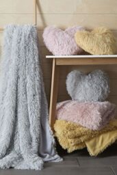 Catherine Lansfield 'Cuddly' Faux Fur Heart Cushion in Pink - thumbnail 2