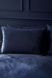Catherine Lansfield 'Kingsley' Soft Matt Velvet Duvet Cover Set in Navy - Size: Single - thumbnail 2