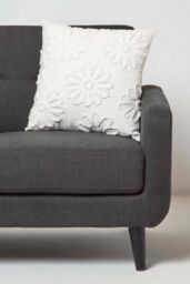 Homescapes Floral Daisy Tufted Cotton Cushion in White - Size: 45 cm x 45 cm - thumbnail 2