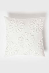 Homescapes Floral Daisy Tufted Cotton Cushion in White - Size: 45 cm x 45 cm - thumbnail 1