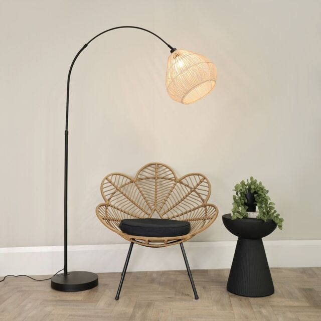 ValueLights Louis Black Arched Curved Floor Lamp with Rattan Teardrop Lamp Shade & LED Bulb in Natural - image 1
