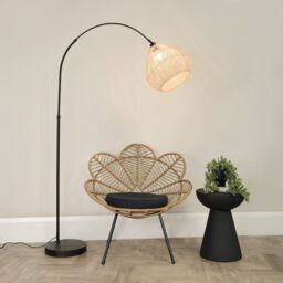 ValueLights Louis Black Arched Curved Floor Lamp with Rattan Teardrop Lamp Shade & LED Bulb in Natural