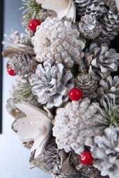 Dibor Red Velvet Festive Decor Xmas Front Door Wreath Christmas Wreath 30cm in White - thumbnail 5