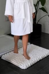 Allure Bath Fashions Bobbi Giant Bobble Bath Mat in White - thumbnail 2