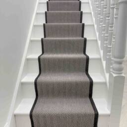 runrug Stair Runner Carpet - Reversible & Durable, 2mm - 'Illusion' in Black - Size: 60 cm x 570 cm - thumbnail 3