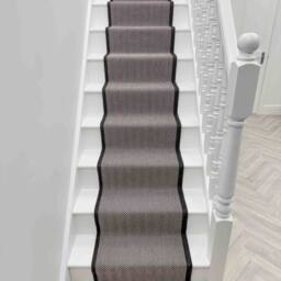 runrug Stair Runner Carpet - Reversible & Durable, 2mm - 'Illusion' in Black - Size: 60 cm x 570 cm - thumbnail 4