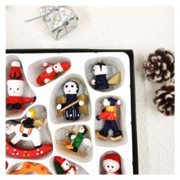 Obasyhig Christmas Wooden Doll Gift Box Set in Red - thumbnail 3