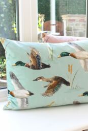 Evans Lichfield Country Duck Pond Hand-Painted Printed Cushion in Mint - Size: 40 cm x 60 cm - thumbnail 4