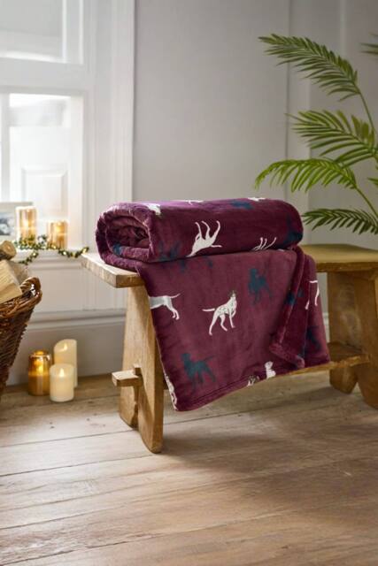 The Lyndon Company Hounds Printed Soft 140 x 180cm Burgundy Throw - Plush Decorative Blanket - Deyongs 1846 - Size: 140 cm x 180 cm - image 1