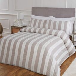 Smart Living Luxury Hotel Quality Lurex Stripe Jacquard Duvet Cover with Pillowcases in Camel - Size: Double - thumbnail 1