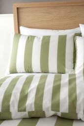 Catherine Lansfield 'Cove Stripe' Reversible Duvet Cover Set in Green - Size: King - thumbnail 3