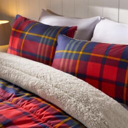 OHS Tartan Check Sherpa Reversible 10.5 Tog Washable Coverless Duvet with Pillowcases in Red - Size: King - thumbnail 2