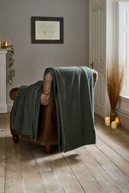 "Deyongs ""The Big One"" Ultra-Soft Large Plush Throw - 230x270cm Oversized Fleece Blanket in Dark Green - Size: 230 cm x 270 cm" - image 1