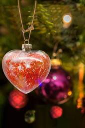 Living and Home 12 X Hanging Heart Shaped Glass Baubles Christmas Wedding Decorations in Clear - thumbnail 3