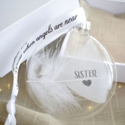 Amaya Rose Ltd Women's In Memory of Sister Feather Round Bauble Gift Boxed. Christmas Décor in Clear - thumbnail 4