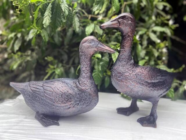 Inspirational Gifting Pair of Ducks Garden Sculpture Cast Aluminium Ornament in Bronze - image 1
