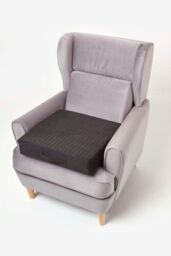 Homescapes Suede Orthopaedic Foam Armchair Booster Cushion in Black - Size: 50 cm x 50 cm - thumbnail 5