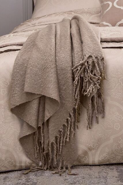 1951 'Reza' Woven Throw in Pink - Size: 130 cm x 170 cm - image 1
