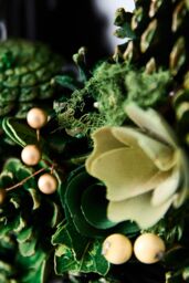Dibor Vintage Style Hemlock Grove Festive Xmas Front Door Christmas Wreath 35cm in Green - thumbnail 4