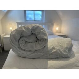 Clifton Easy Care Duvet - 13.5 Tog in White - Size: Single - thumbnail 2