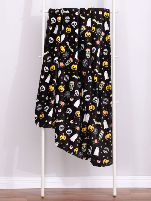 Smart Living Spooky & Magical Halloween Fleece Throw Blanket - Soft Flannel, 120x150 cm in Black - Size: 120 cm x 150 cm - image 1