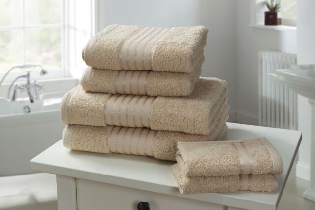 Rapport Home Windsor Cotton Face Cloth Towel (30x30 cm) in Beige - image 1