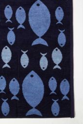 Homescapes Blue Fish 100% Cotton Beach Towel - thumbnail 3