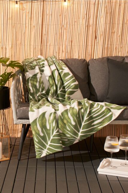 OHS Tropical Leaf Print Polar Fleece Throw in Green - Size: 120 cm x 150 cm - image 1
