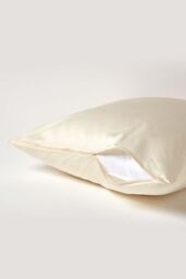 Homescapes Sateen Cotton Continental Pillowcase 400 TC, 80 x 80 cm in Cream - thumbnail 3