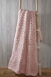 Smart Living Chunky Hand-Knitted Soft & Cosy Throw Blanket 120x150 cm in Pink - Size: 120 cm x 150 cm - thumbnail 1