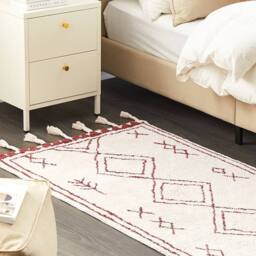 Wyld and Coco Cotton Rug Off-White Dark Red Geometric Pattern and Tassels in White - Size: 80 cm x 150 cm