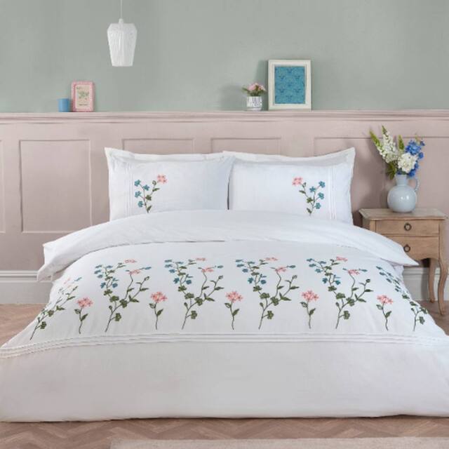 Rapport Home Gardenia Floral Polycotton Duvet Cover Set with Pillowcase - Size: King - image 1