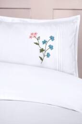 Rapport Home Gardenia Floral Polycotton Duvet Cover Set with Pillowcase - Size: King - thumbnail 2