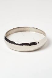Homescapes Silver Hammered Vanilla Scented Candle - 15 cm - thumbnail 1