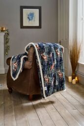 Deyongs Stag Sherpa Throw - Navy Forest Print, 140x180cm - Reversible Fleece Blanket - Size: 140 cm x 180 cm