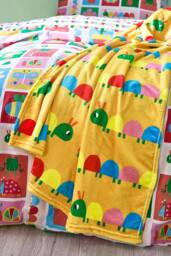 Catherine Lansfield 'Curious Caterpillar' Cosy Fleece Blanket Throw in Yellow - Size: 130 cm x 170 cm - thumbnail 3