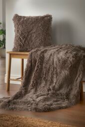 Catherine Lansfield 'Cuddly' Faux Fur Cushion in Natural - Size: 45 cm x 45 cm - thumbnail 2