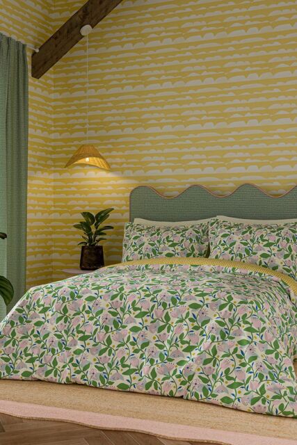 Scion 'Dancing Daisies' Cotton Duvet Cover Set - Size: Super King - image 1