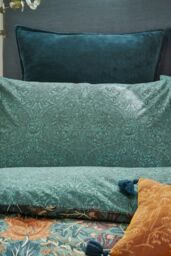 Morris & Co 'Honeysuckle & Tulip' Standard Pillowcase Pair in Teal - Size: Standard Pillow Case - thumbnail 2