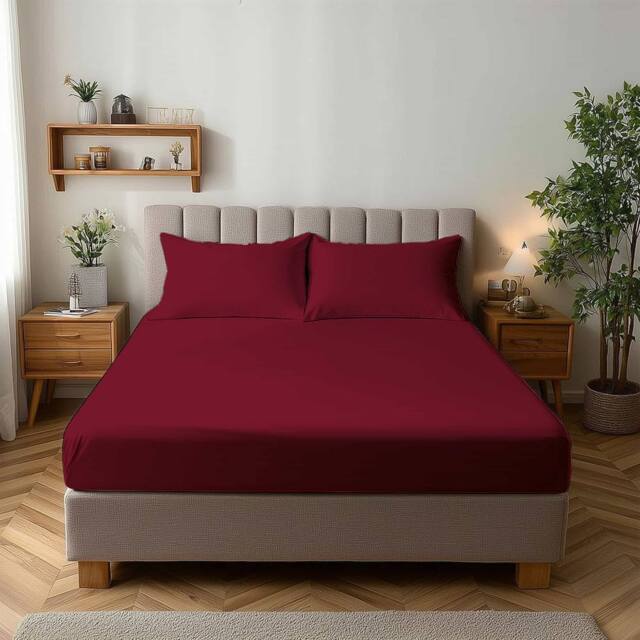 Snug City Microfibre Soft Touch Fitted Sheet 25cm Skirt Plain Dyed Bed Linen in Red - Size: Super King - image 1