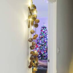 Globrite 1.5M Pre-Lit Christmas Garland w/ 20 Warm White LEDs - Battery-Powered - thumbnail 2