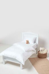 Homescapes Cotton Stripe Kids Pillowcases 40 x 60 cm 330 Thread Count, 2 Pack in White - thumbnail 4